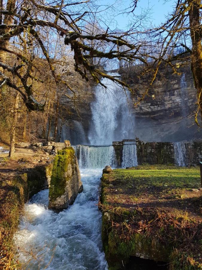 Gite Grande Capacite Au Calme Circuit Cascades Du Herisson Bonlieu Exteriér fotografie